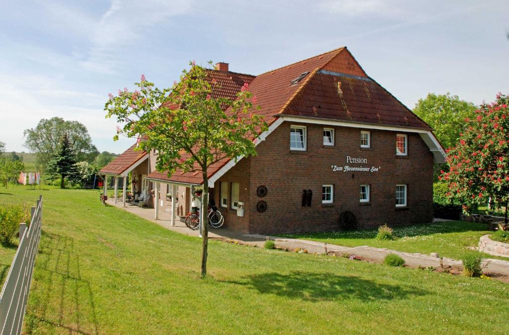 Séjour chez l'habitant Ferienwohnungen zum Neuensiener Se Dorfstraße 27a 18586 Blieschow