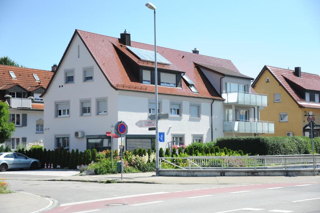 Ferienzimmer Ellisee, kontaktloser Check-in Zeppelinstrasse 288, 88048 Friedrichshafen