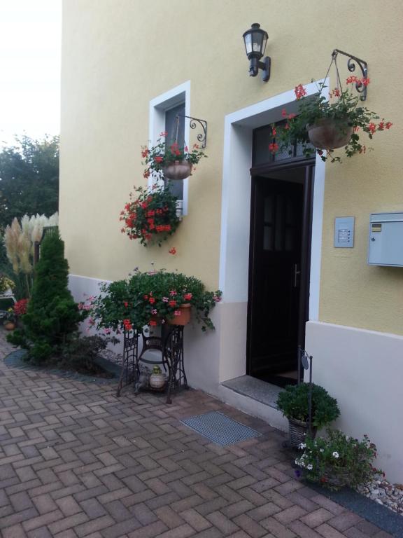 Ferienzimmer Familie Schmidt Stöhnaer Straße, 8, 04564 Großdeuben