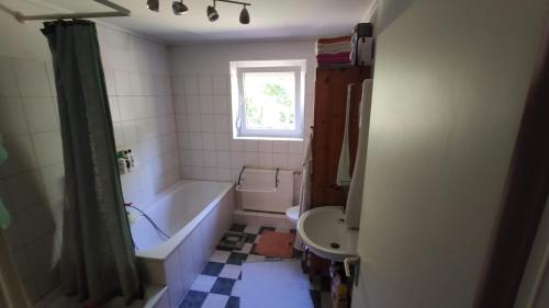 Funktionales Zimmer in ruhiger Lage, dennoch in 25 Min in HH City