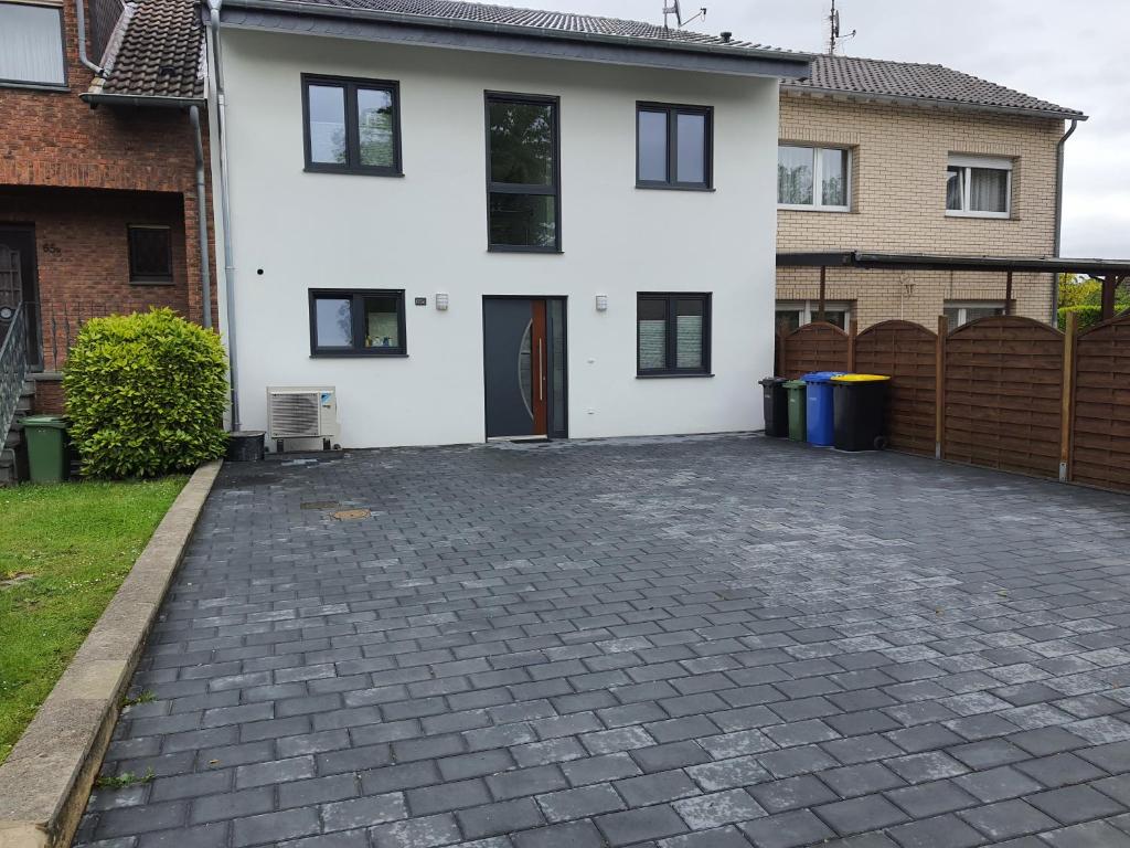 Gäste Haus Am See 65c Steinbißstraße, 52353 Düren