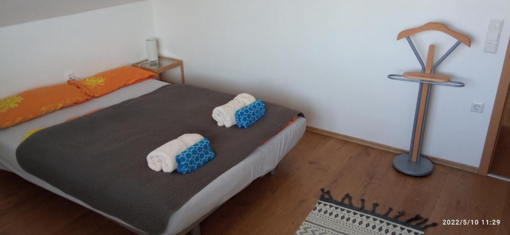 Gina's WG zimmer 6 Oleanderweg, 88471 Laupheim