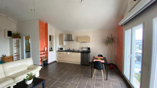 Grand studio dans villa au calme avec vues