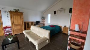 Grand studio dans villa au calme avec vues