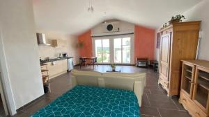 Grand studio dans villa au calme avec vues