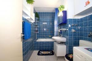 ID 4402 - Private Rooms