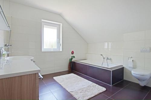 ID 4945 - Private Rooms