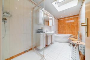 ID 6862 | Private Rooms
