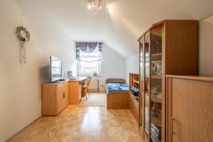 ID 6867 - Private Rooms