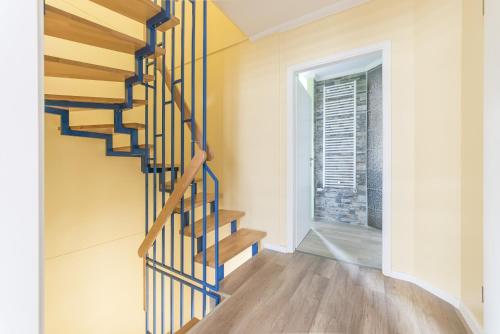 ID 6987 - Private Rooms