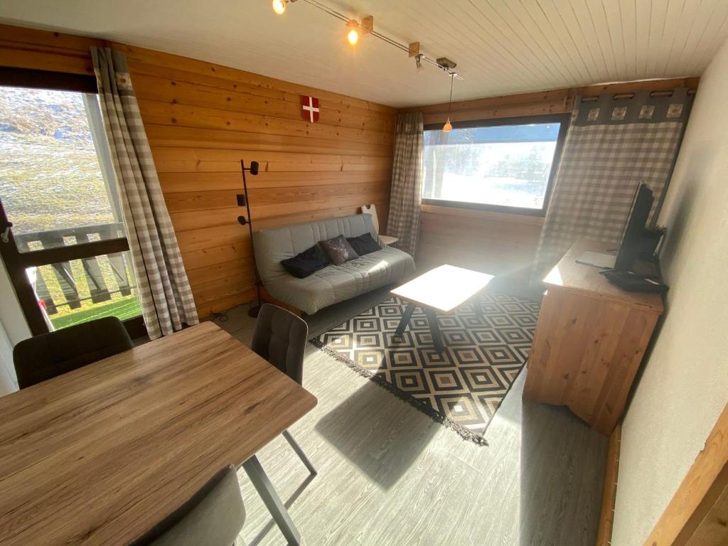 ID 7041 - Private Rooms