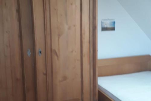 ID 7052 - Private Rooms