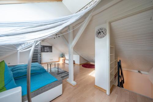 ID 7066 - Private Rooms