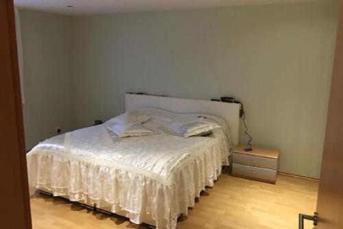 ID 7077 - Private Rooms