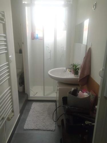 Jolie chambre dans une maison familiale