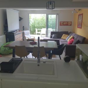 Jolie suite parentale avec son coin de verdure à 5 minutes à pied du centre ville