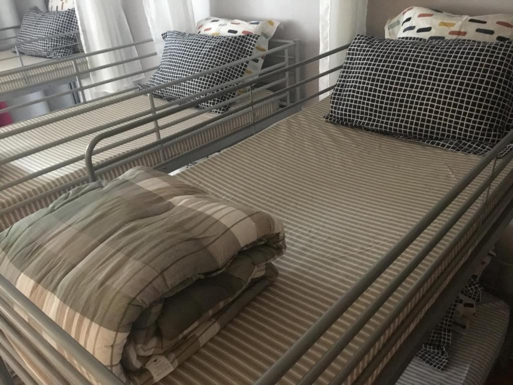 Séjour chez l'habitant Just for sleep - Parisian Male dorm room - daily stay from 20h to 10h 3 Avenue Paul Eluard 93000 Bobigny