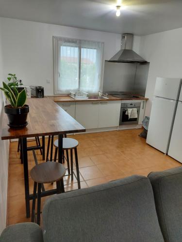 Séjour chez l'habitant K&N - Maison à partager avec d'autres voyageurs - Chambre privée - Jardin - Balcon 34 Avenue Lefèvre 69120 Vaulx-en-Velin Rhône-Alpes