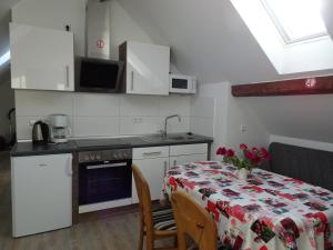 Kibar Low-Budget Apartments & Rooms