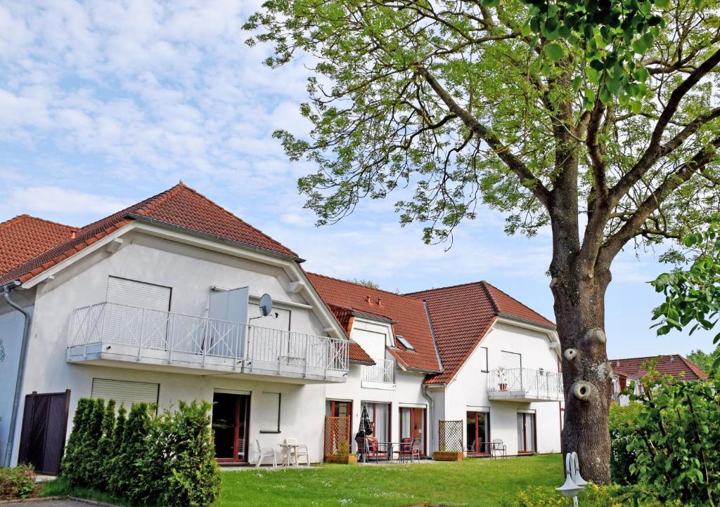 Séjour chez l'habitant Kleine Ferienwohnung mit Terrasse und Gartenblick Dorfstraße 2a 18574 Gustow