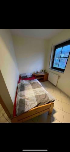 kleines Zimmer mit Duschbad