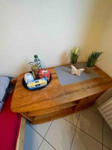 kleines Zimmer mit Duschbad