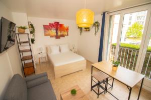 Séjour chez l'habitant L'Estival Room Logement en Colocation 61 Rue du Progrès 92350 Le Plessis-Robinson Île-de-France