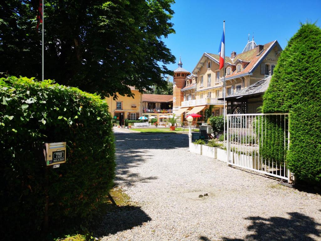 La Garde Chambres d'hôtes 1. Etage 720 Montée du Château, 38490 Charancieu