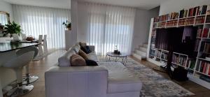 Lara Sweet Home
