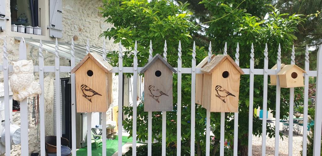 Le(s) Nichoir(s) Pusignieu Montée de la ville, 38510 Creys-et-Pusigneu
