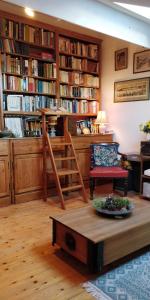Les Glycines Bed & Breakfast