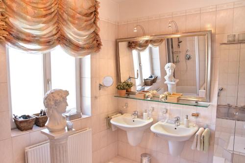 Lion Homestay Munich