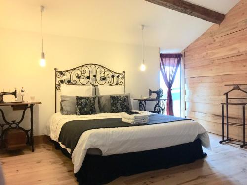 Magnificent Renovated Farmhouse - 10 Min A7 -