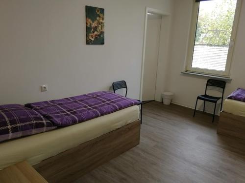 Möbliertes Zimmer mit eigenem Bad