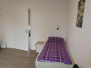 Möbliertes Zimmer mit eigenem Bad