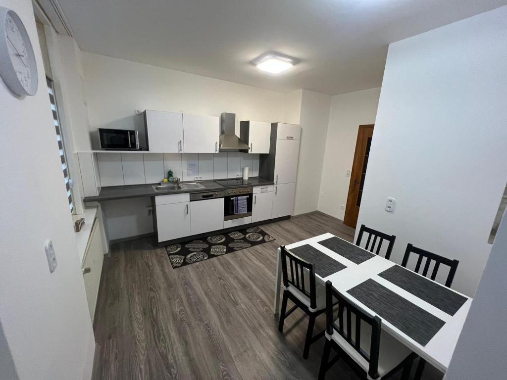 Séjour chez l'habitant Monteurswohnung, Gästezimmer am Park 3 Bahnhofstraße 1 Etage 37603 Holzminden