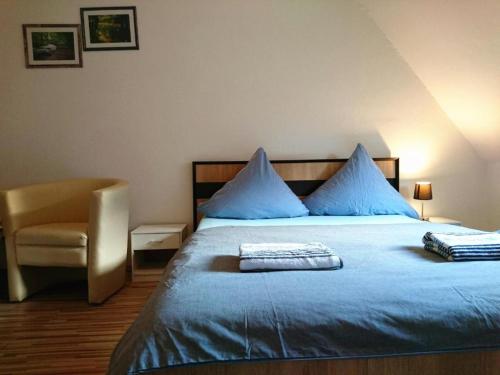 Nest City - Not a Hotel, private room MIT GEMEINSCHAFTSDUSCHE und -WC, KEIN PARKPLATZ, KEIN FRÜHSTÜCK, KEINE KÜCHE, Tücher gegen Gebühr, Check-In ab 16 Uhr bis 23 Uhr