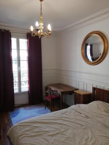 Paris, appartement typique spacieux et confortable