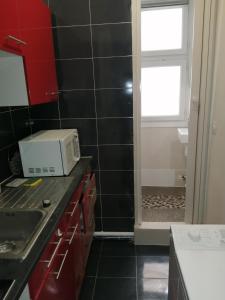 Paris, appartement typique spacieux et confortable