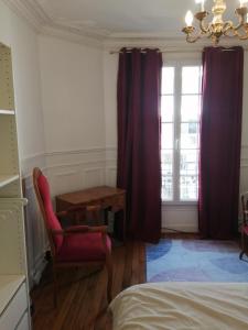 Paris, appartement typique spacieux et confortable