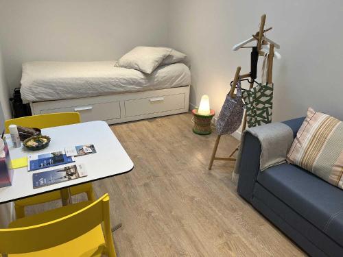 Paris studio near Eiffel Tower + Arc de Triomphe