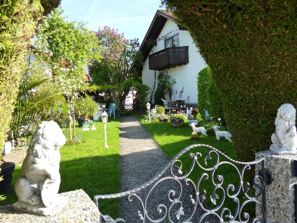 Pension Engel Schulstr. 17 (Weinried), 87770 Oberschönegg