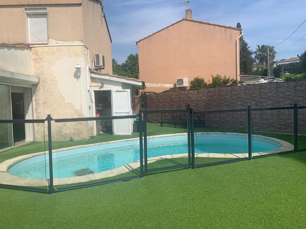 Petit appartement chez l’hôte avec piscine 44 Rue de la Sarriette, 13012 Marseille