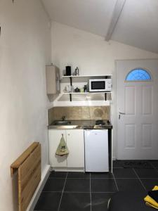 Petit studio 12 m2 et place de parking gratuite