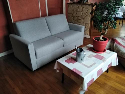 Petite chambre meublée au cœur de ville - chez l'habitant