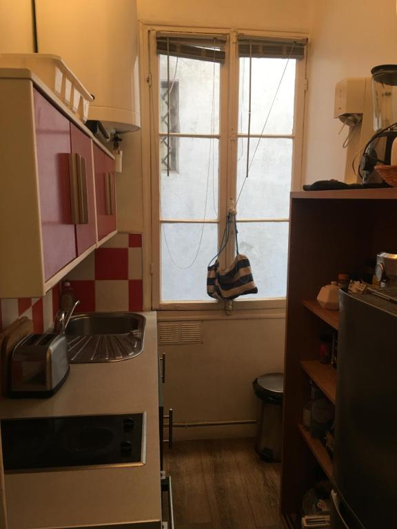 Séjour chez l'habitant Petite chambre privée en centre ville 4eme 19 Rue Penchienatti 06000 Nice