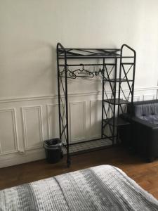 private room II for 1 person maximum in our family apartment in Paris 10, near La Gare du Nord