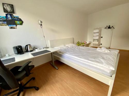 Private room with free parking