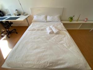 Private room with free parking