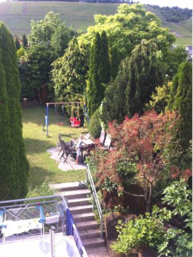 Privatzimmer mit Bad und Garten. hell, gemütlich, Massivholz